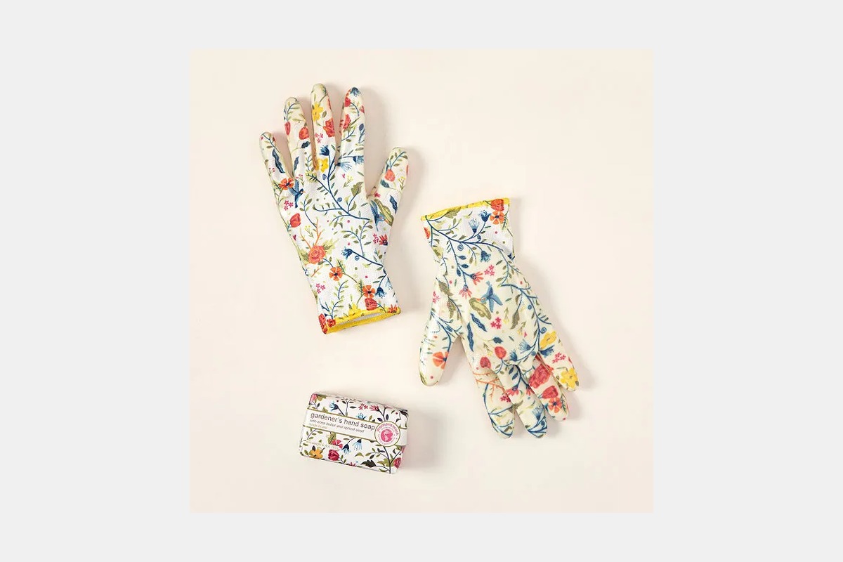 Floral-Printed Weeder Glove Spa Gift Set